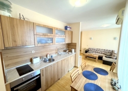 Apartment with pool view in a large complex. Photo 13