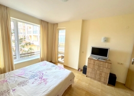 Apartment with pool view in a large complex. Photo 14