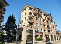 Large apartment in a quality boutique complex. Photo 4