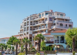 Two-room apartment with pool view in luxury complex. Photo 17