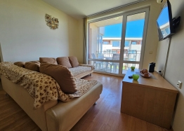 Three-room apartment in a large complex on the coast. Photo 2