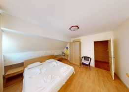 Large three-room apartment in a good complex. Photo 2