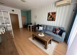 Schöne Wohnung in einer großen Anlage. Foto 2