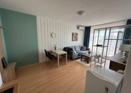 Schöne Wohnung in einer großen Anlage. Foto 19