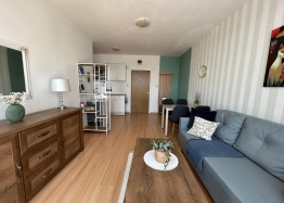 Schöne Wohnung in einer großen Anlage. Foto 8