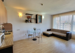 Zweizimmerwohnung fünf Gehminuten vom Meer entfernt. Foto 2