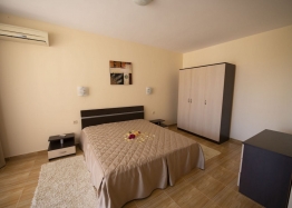 Spacious apartment in Saint Vlas with a low maintenance fee. Photo 1