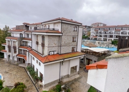 Apartment mit Blick auf den Pool in einem großen SPA-Komplex . Foto 7