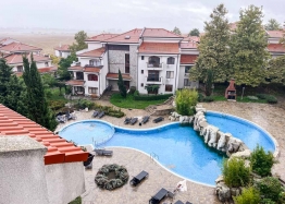 Apartment mit Blick auf den Pool in einem großen SPA-Komplex . Foto 6