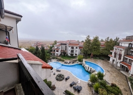 Apartment mit Blick auf den Pool in einem großen SPA-Komplex . Foto 1